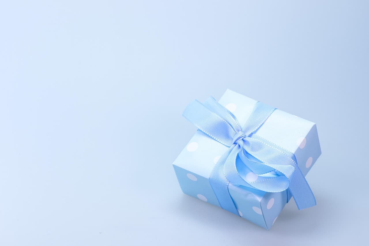 Cheap Gifts That Feel Expensive: 15 Ideas Under $10