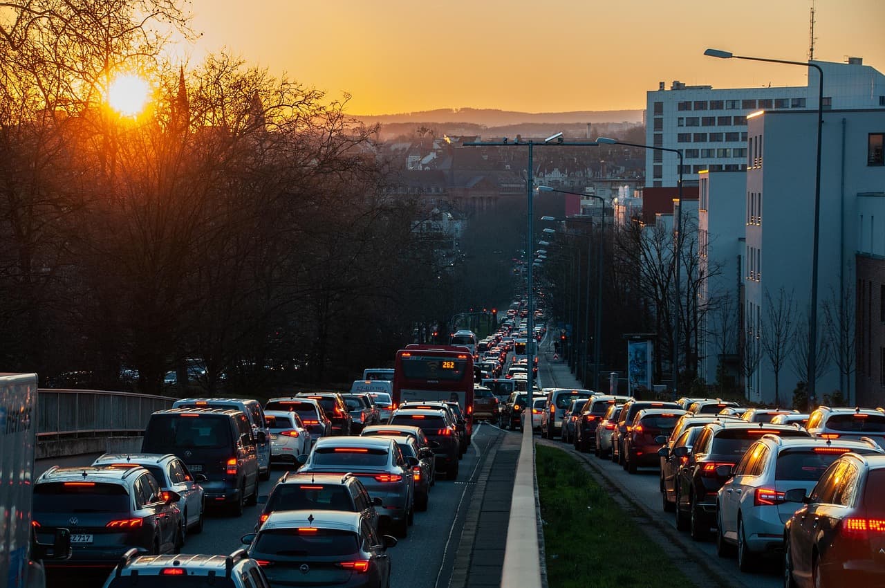 Dhaka Traffic Commute: 7 Gadgets That Actually Help